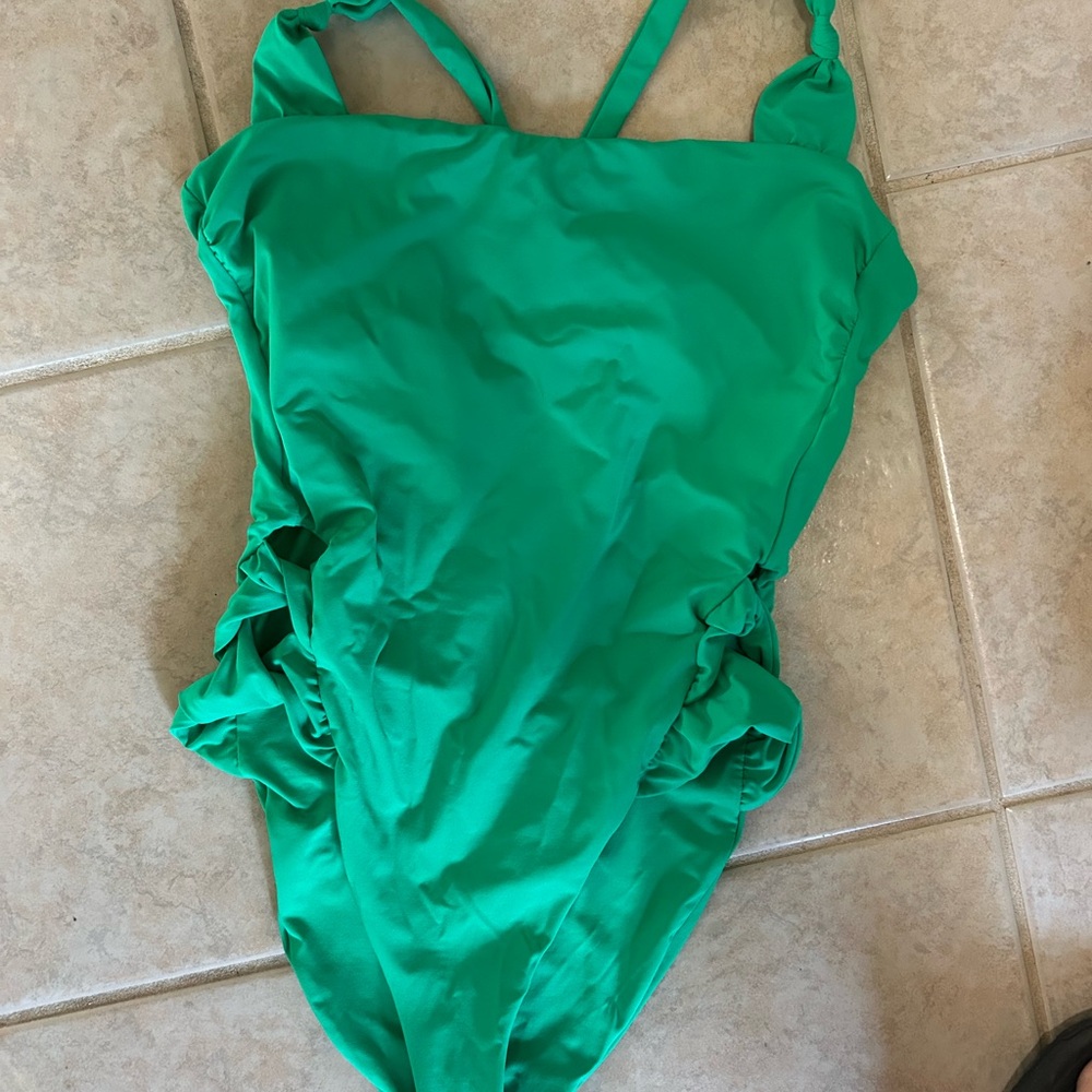 BECCA Swim Virtue Baja Mar Cutout One-Piece Swimsuit size L Verde Green - Picture 3 of 6